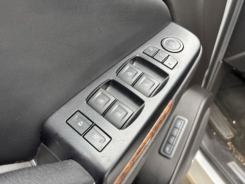 Used 2015 Chevrolet Suburban LTZ image 15