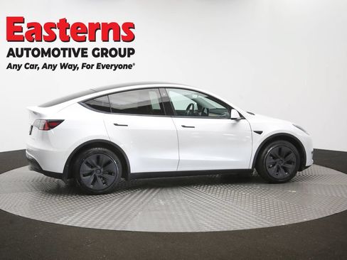 Used 2021 Tesla Model Y Long Range AWD/4WD image 39