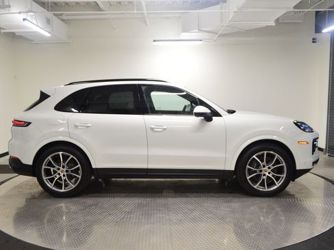 Certified 2025 Porsche Cayenne AWD/4WD image 8