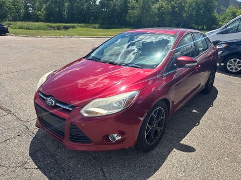 Used 2013 Ford Focus SE FWD image 2