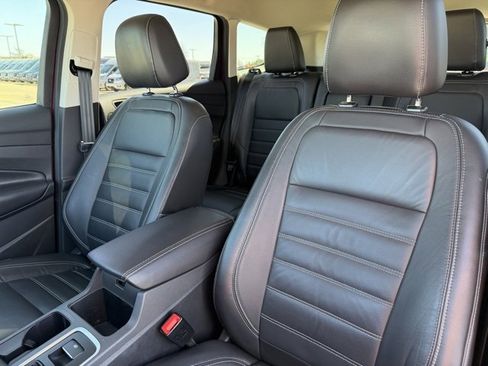 Used 2017 Ford Escape Titanium image 10