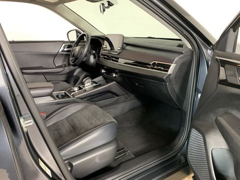 Used 2024 Mitsubishi Outlander SE Black Edition image 37