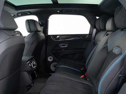 Certified 2025 Bentley Bentayga image 24
