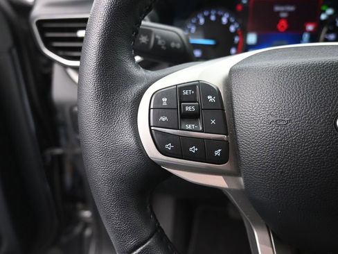 Used 2024 Ford Explorer XLT w/ Equipment Group 202A RWD image 7