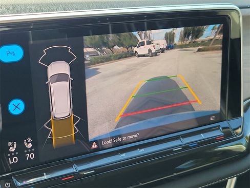 Used 2025 Volkswagen Atlas SE image 26