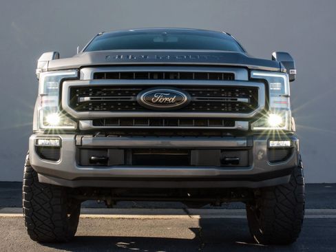 Used 2022 Ford F250 Lariat w/ Black Appearance Package image 3