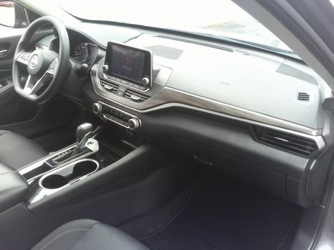 Used 2024 Nissan Altima 2.5 SV FWD image 27