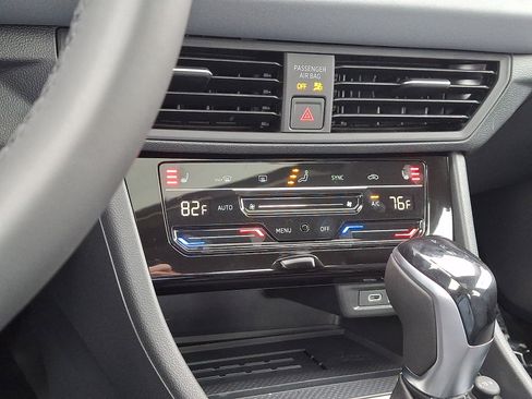New 2026 Volkswagen Jetta SE FWD image 12
