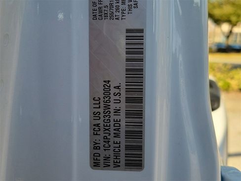 Used 2025 Jeep Wrangler Sahara w/ Safety Group image 29