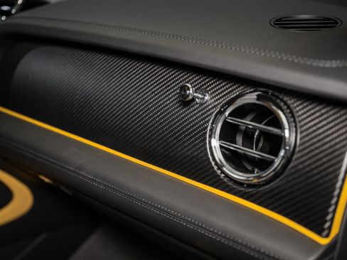 Used 2025 Bentley Bentayga image 57