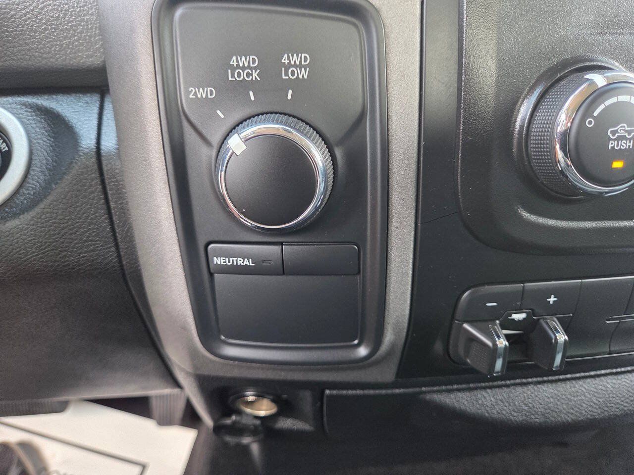 Used 2015 RAM 2500 Tradesman w/ Chrome Appearance Group AWD/4WD image 18