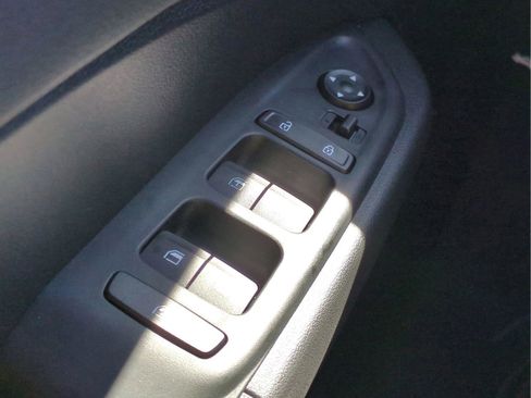 New 2026 Hyundai Venue SE FWD image 30