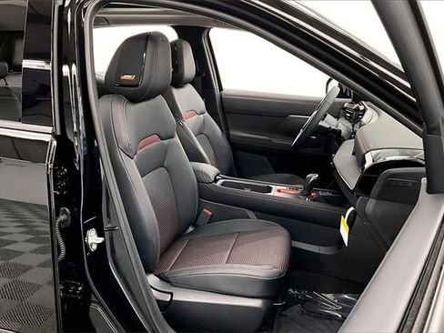 New 2026 Nissan Kicks SR w/ SR Premium Package image 36