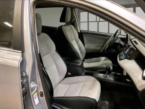 Used 2017 Toyota RAV4 XLE w/ Plus Extra Value Package AWD/4WD image 7