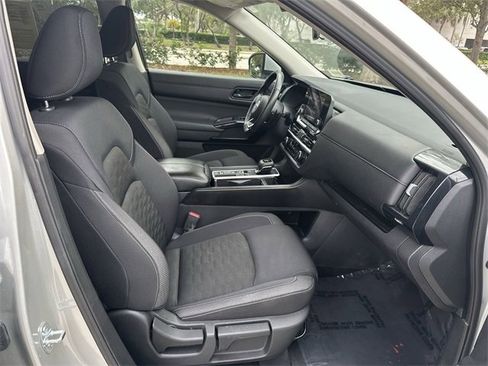 Used 2025 Nissan Pathfinder SV image 28