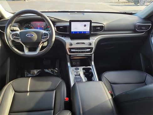 Used 2022 Ford Explorer XLT w/ Equipment Group 202A image 14