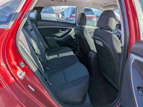 Used 2017 Hyundai Elantra GT image 28