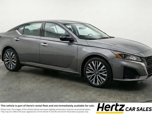 Used 2025 Nissan Altima 2.5 SV image 1