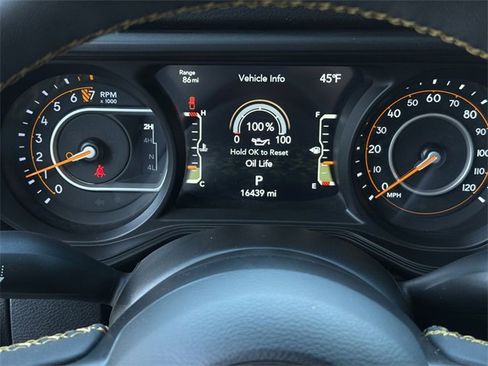 Used 2024 Jeep Gladiator Sport image 25