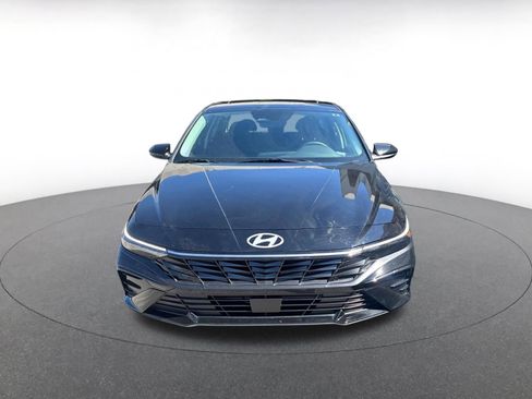 Used 2025 Hyundai Elantra SEL image 3