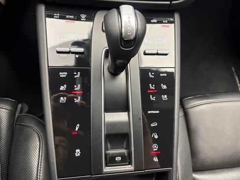 Certified 2024 Porsche Macan AWD/4WD image 35