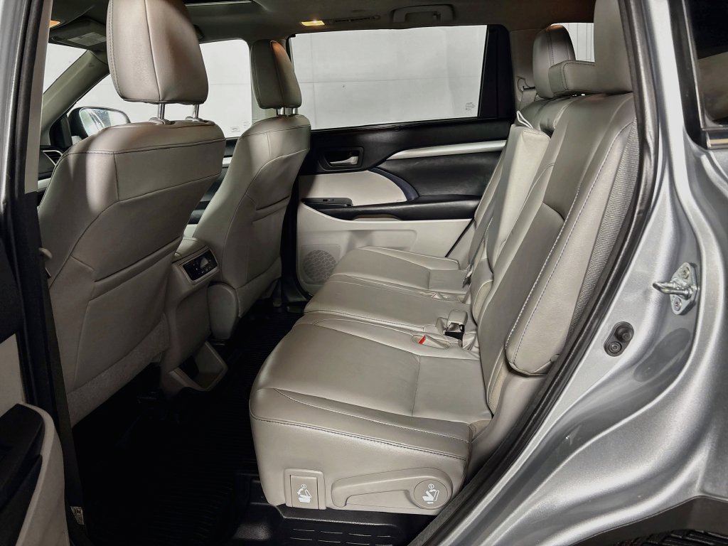 Used 2018 Toyota Highlander XLE AWD/4WD image 21
