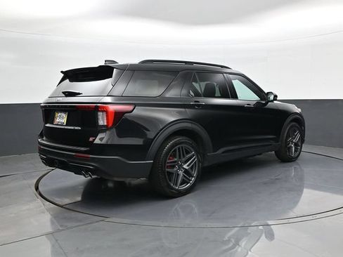 Used 2025 Ford Explorer ST AWD/4WD image 5