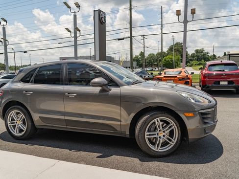 Used 2018 Porsche Macan AWD/4WD image 10