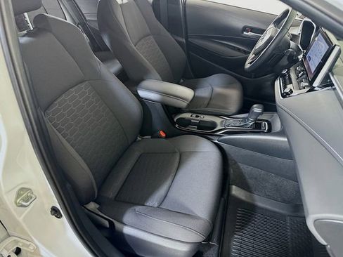 Used 2025 Toyota Corolla SE w/ SE Package image 11