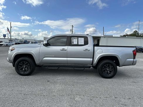 Used 2023 Toyota Tacoma SR5 w/ Technology Package image 6
