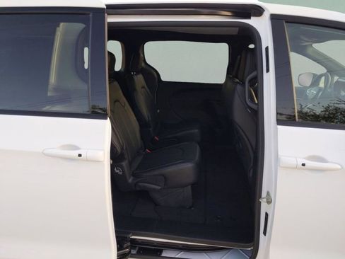 New 2026 Chrysler Pacifica Select image 26
