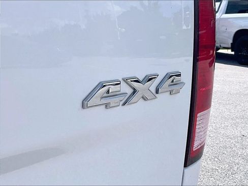 Used 2022 RAM 1500 Classic SLT AWD/4WD image 9