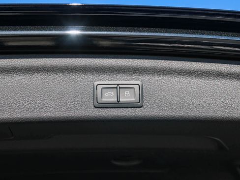 New 2025 Audi Q3 2.0T Premium image 42