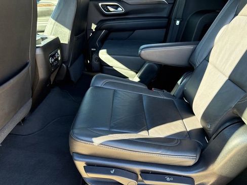 Used 2021 Chevrolet Suburban LT image 19