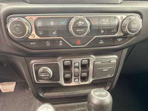 Used 2023 Jeep Wrangler Unlimited Sport AWD/4WD image 20