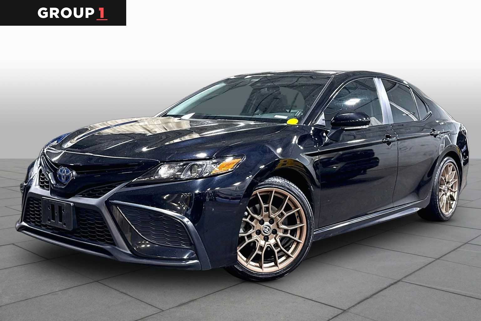 Used 2024 Toyota Camry SE w/ Convenience Package FWD image 1