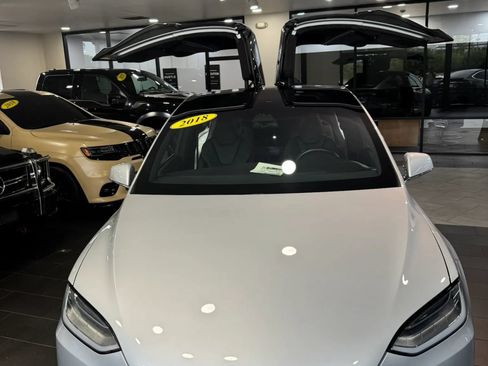 Used 2018 Tesla Model X 75D AWD/4WD image 8
