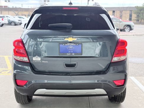 Used 2022 Chevrolet Trax LT w/ LT Convenience Package image 8