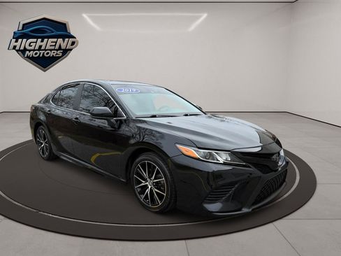 Used 2019 Toyota Camry SE image 9