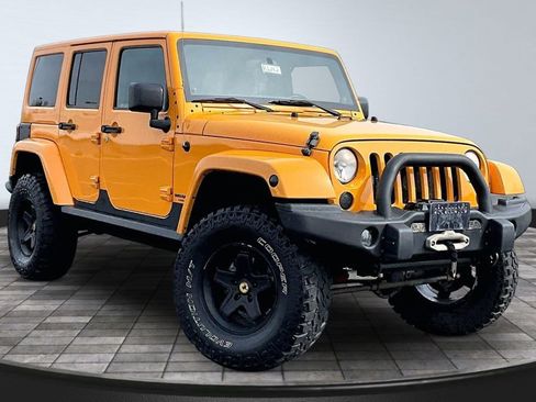 Used 2012 Jeep Wrangler Unlimited Rubicon w/ Dual Top Group AWD/4WD image 12