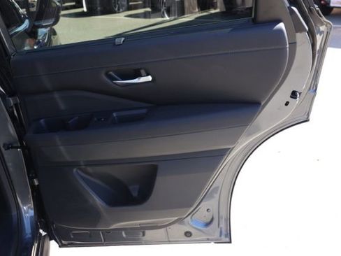 New 2025 Nissan Pathfinder SL image 19