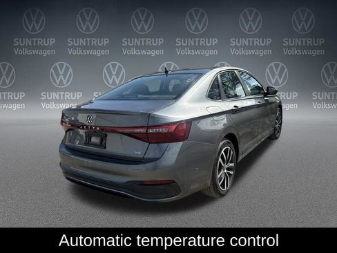 Used 2025 Volkswagen Jetta SE image 6