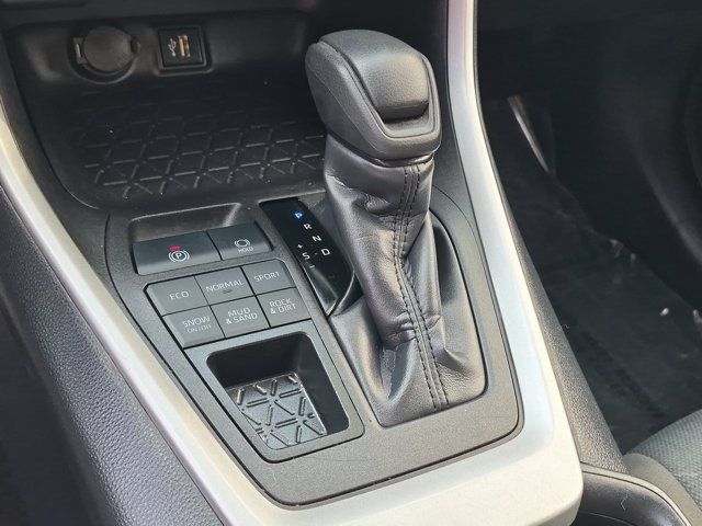Used 2025 Toyota RAV4 XLE AWD/4WD image 21