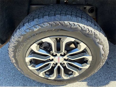 Certified 2024 GMC Canyon Denali image 17