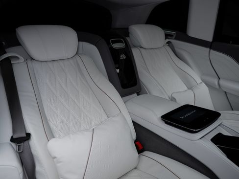 Used 2025 Mercedes-Benz Maybach GLS 600 4MATIC image 70