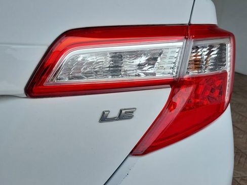Used 2012 Toyota Camry LE image 28