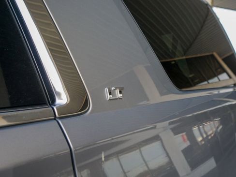 Used 2018 Chevrolet Tahoe LT w/ LT Signature Package image 9