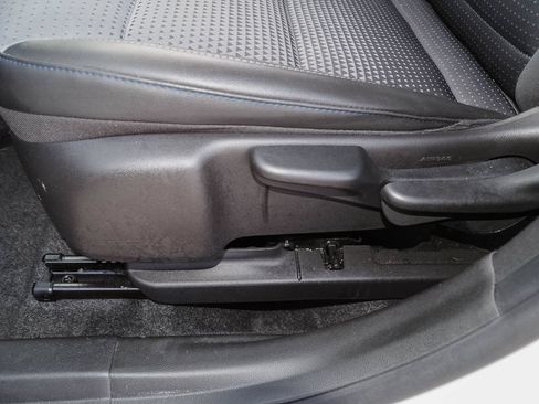 Certified 2024 Chevrolet Trax LT FWD image 24