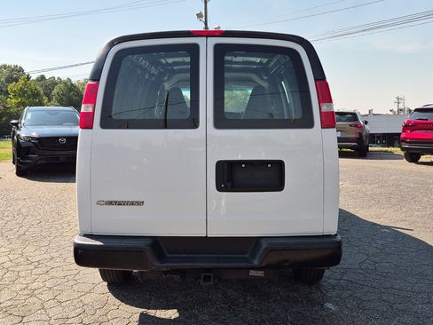 Used 2019 Chevrolet Express 2500 w/ Enhanced Convenience Package RWD image 4