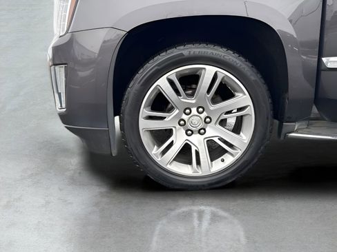 Used 2015 Cadillac Escalade Luxury image 41